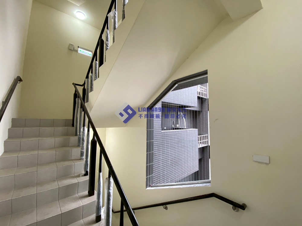 20250521花蓮縣花蓮市晁邦麗景大樓逃生梯間防墜_03
