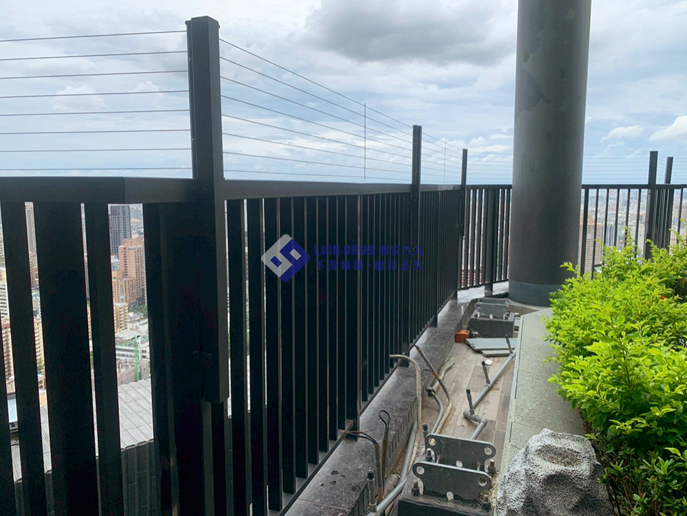 20250711華人匯A棟欄杆加高防墜_04