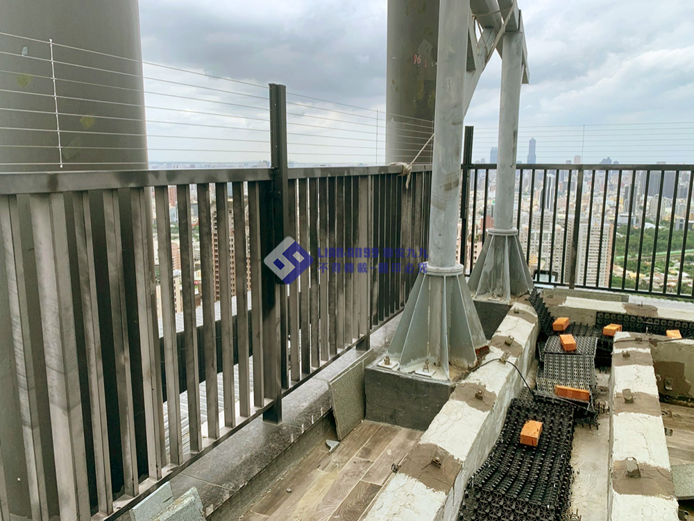 20250711華人匯A棟欄杆加高防墜_08_copy