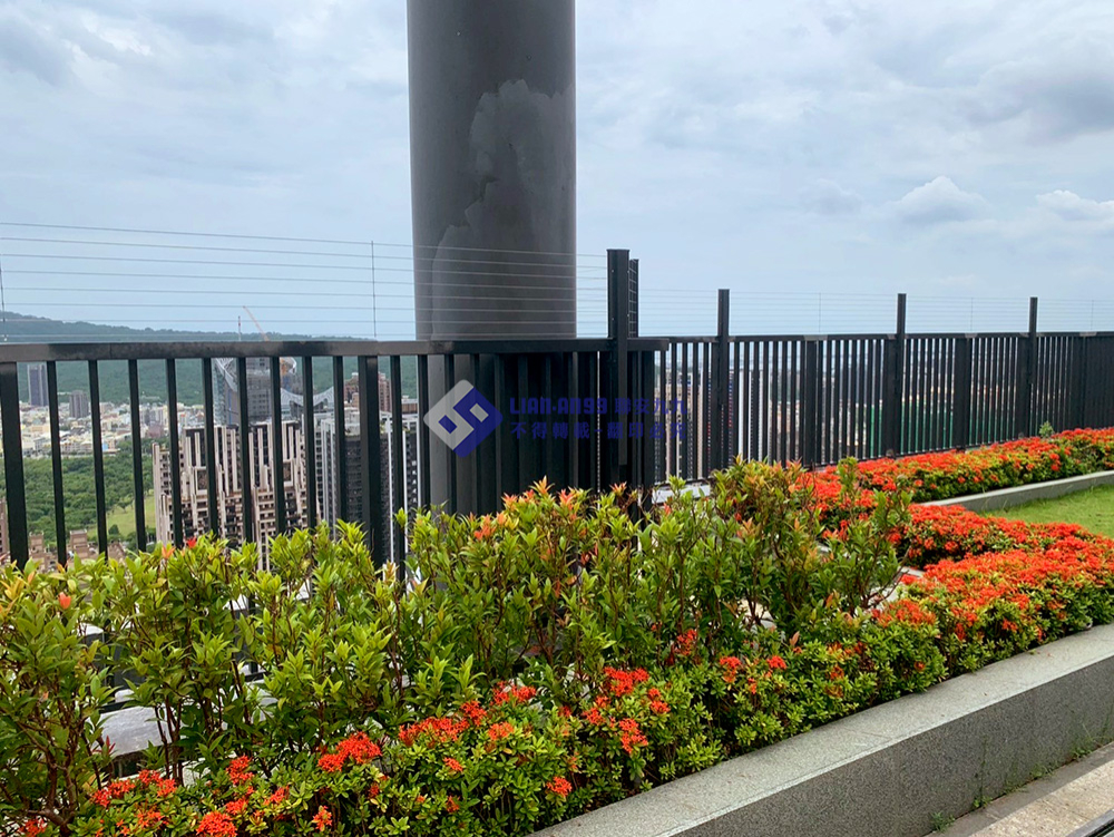 20250711華人匯B棟欄杆加高防墜_05